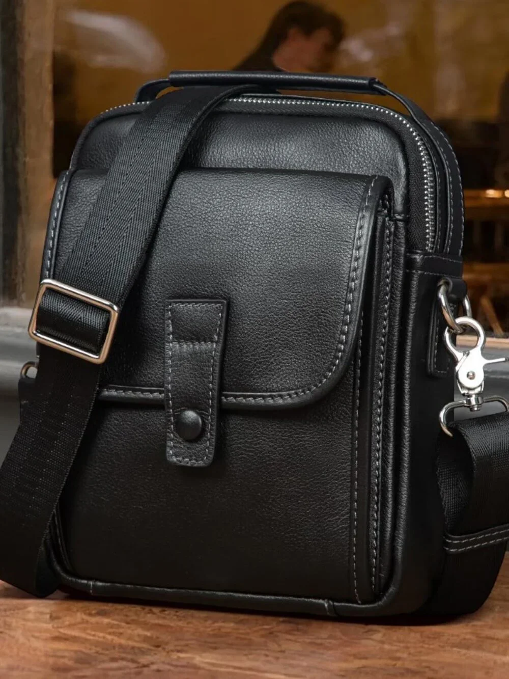 Men's Black Leather Shoulder Sling Travel Crossbody Stylish Magnetic Buckle Bag
